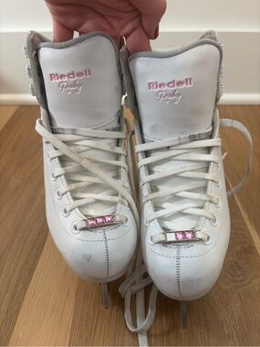 Riedell Ruby Ice Skates, Junior size 13